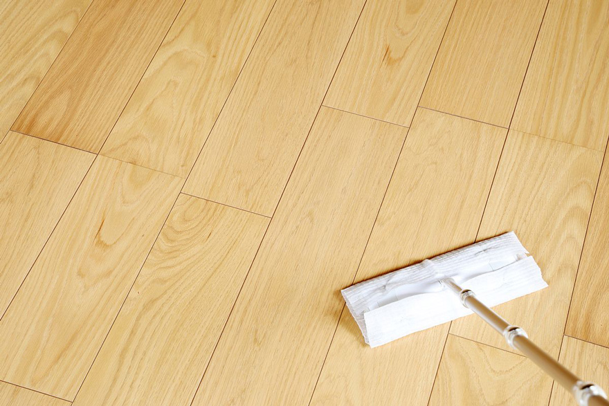 フロアモップでのフローリング掃除がおすすめの理由 | 種類や選び方も解説